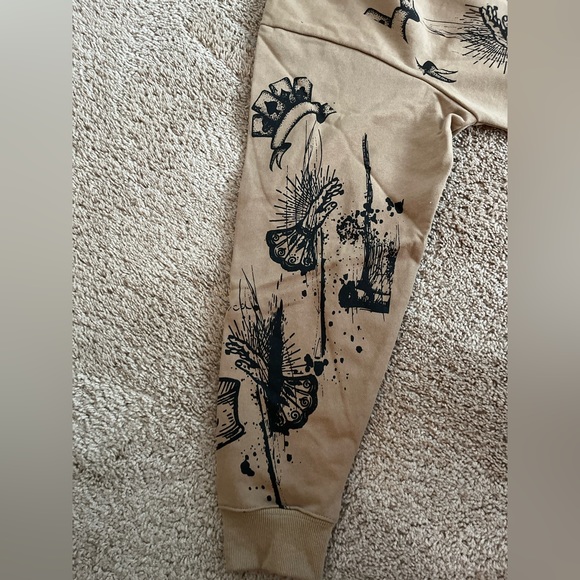 Brand new graphic oversized hoodie with graphic images on front and back - Picture 5 of 8